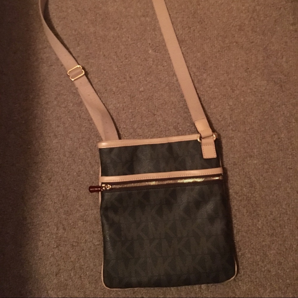 Micheal Kors Crossbody